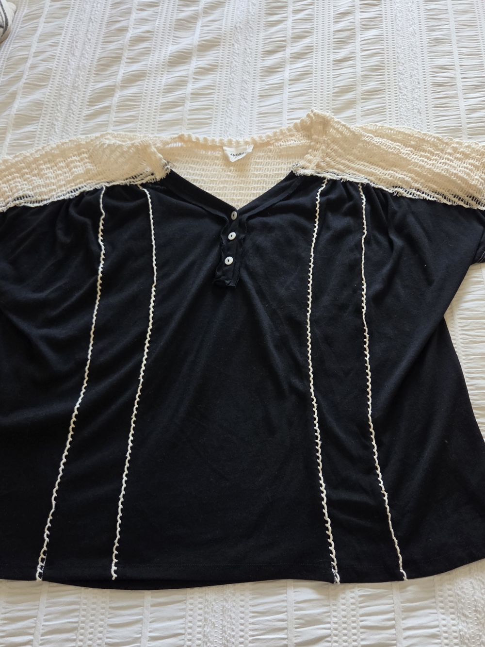 ANDREE BY UNIT Black Short Sleeve Top with Cream Lace Yoke